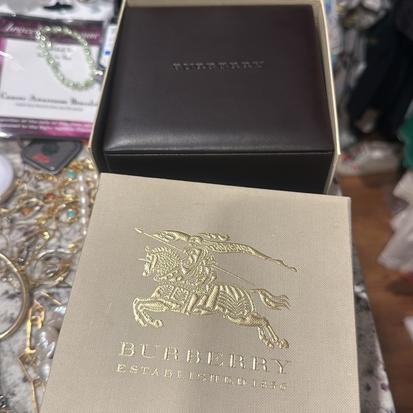 Burberry unisex Gunmetal watch (authentic) - Picture 2 of 3